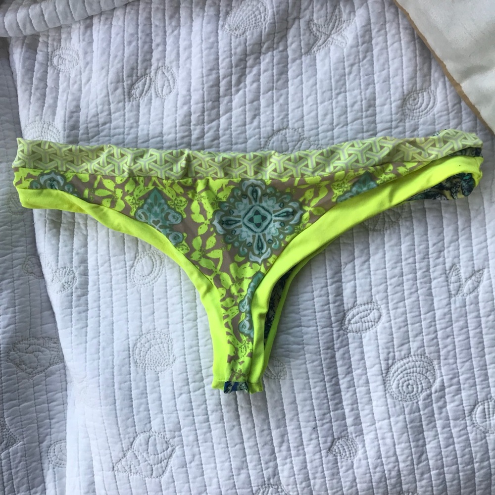 Maaji Bottoms size M Cheeky fit